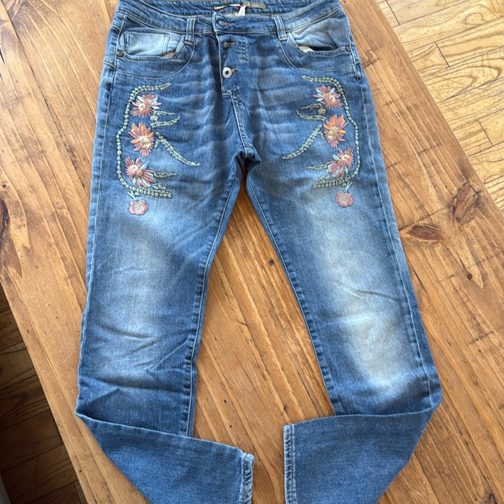 PLEASE Vintage Chic jeans
Size - Medium 
No zippered fly, all buttons